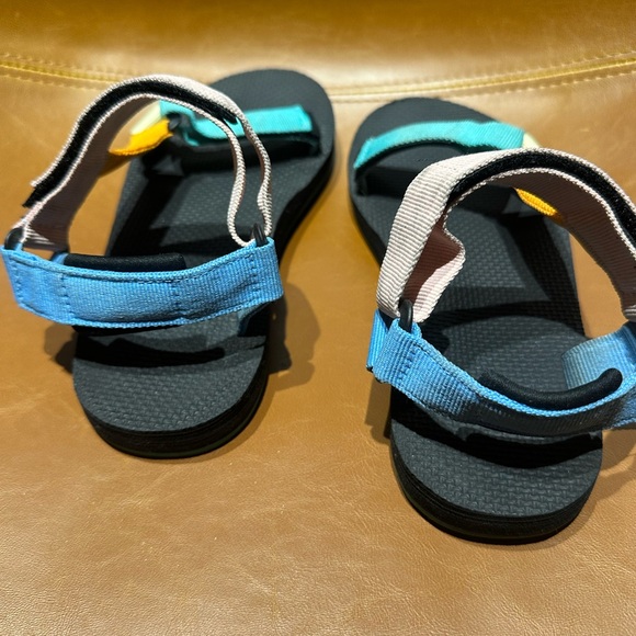 Colorful Strappy Sandals - Picture 4 of 4